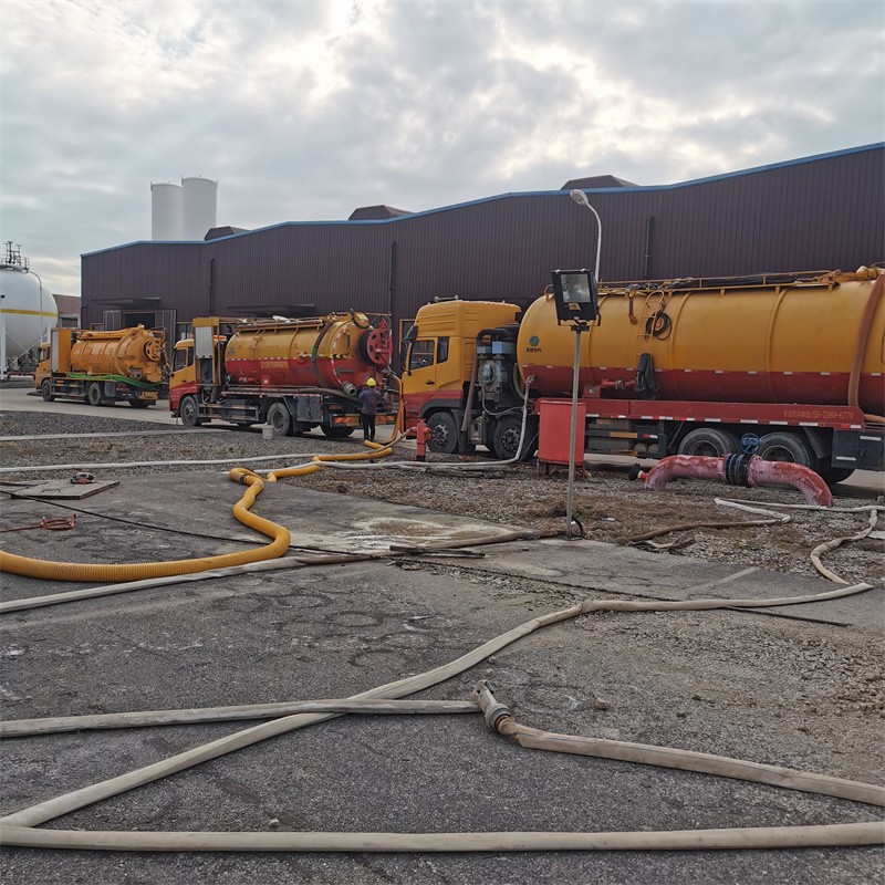 南头镇污水池清理