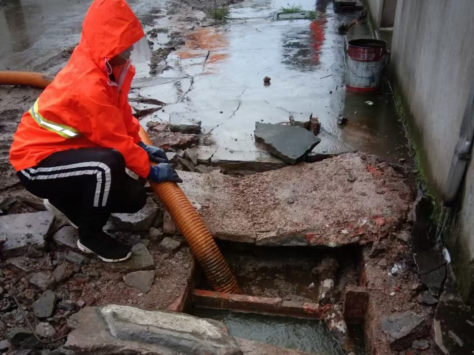 南头镇专业清理污水池 炜誉市政以规范流程守护城市 “肠道”