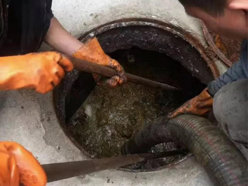 南头镇清理化粪池时如何避免沼气的危害?